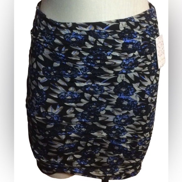Free People Essential Scrunch Mini Skirt Black Blue Combo Floral Size XS NWT - Picture 2 of 7